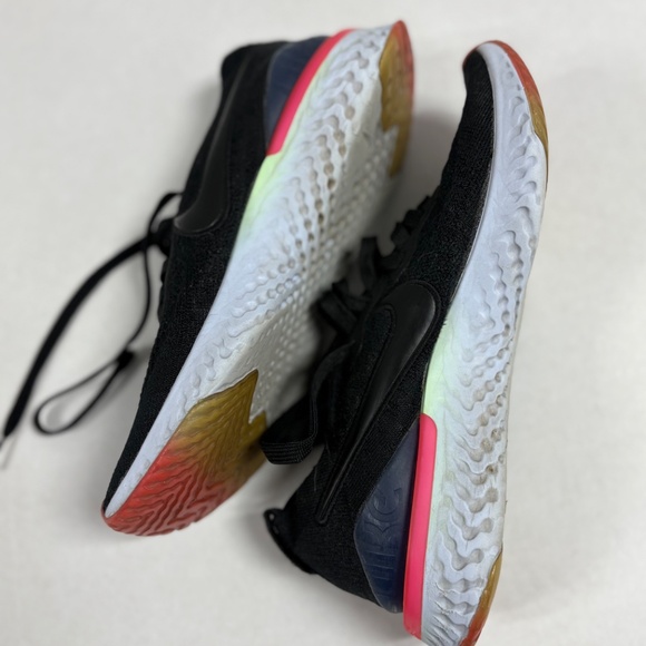 Nike Women's Epic React Flyknit Shoes -‎ Size 8. - Picture 8 of 9